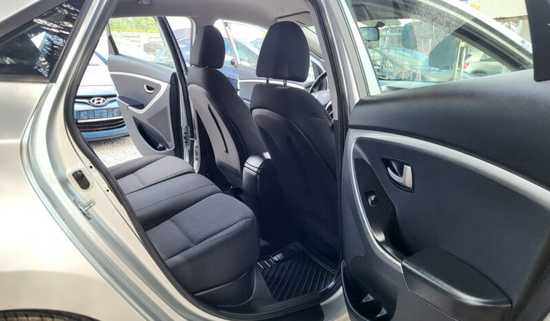 Hyundai i30 | FWD (przód) | Manualna | 100 KM | Srebrny full