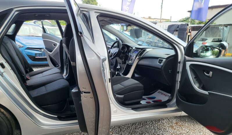 Hyundai i30 | FWD (przód) | Manualna | 100 KM | Srebrny full