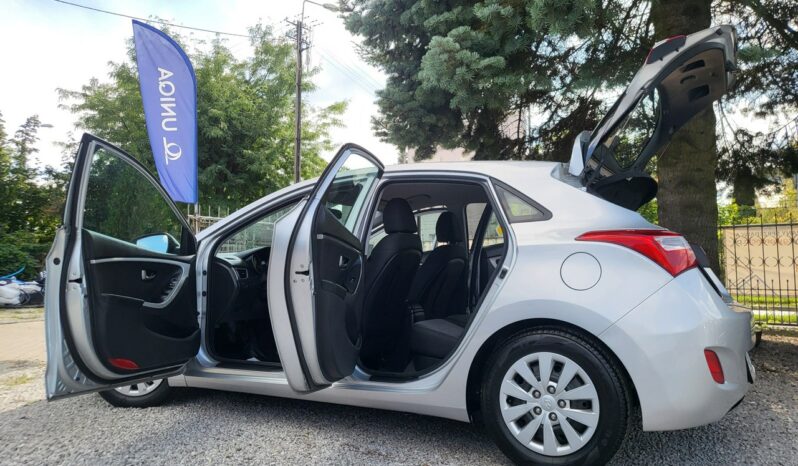 Hyundai i30 | FWD (przód) | Manualna | 100 KM | Srebrny full