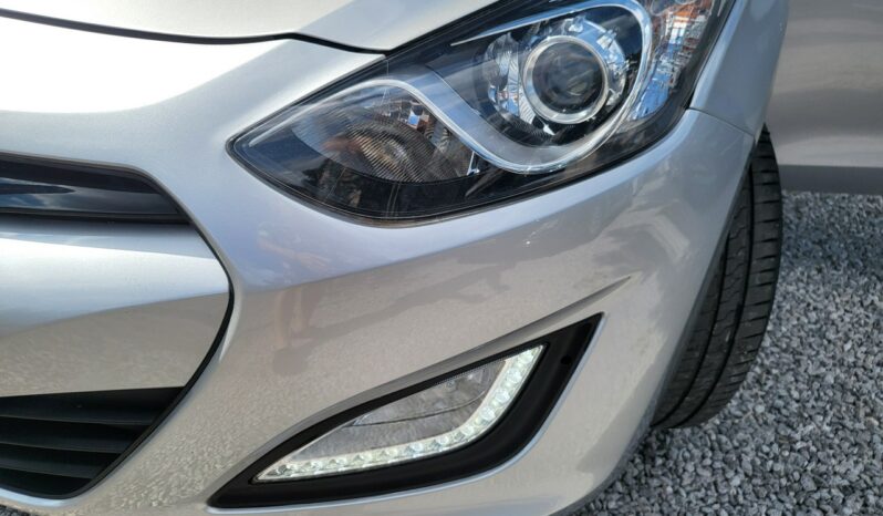 Hyundai i30 | FWD (przód) | Manualna | 100 KM | Srebrny full