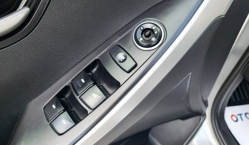 Hyundai i30 | FWD (przód) | Manualna | 100 KM | Srebrny full