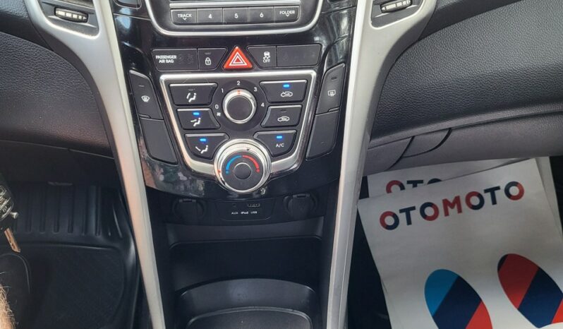 Hyundai i30 | FWD (przód) | Manualna | 100 KM | Srebrny full