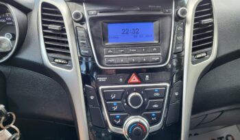 Hyundai i30 | FWD (przód) | Manualna | 100 KM | Srebrny full