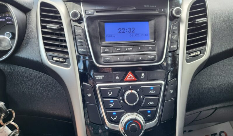 Hyundai i30 | FWD (przód) | Manualna | 100 KM | Srebrny full