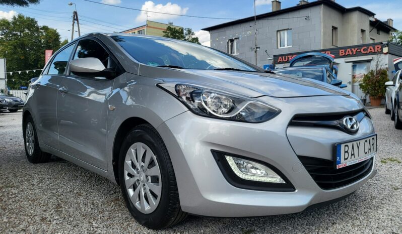 Hyundai i30 | FWD (przód) | Manualna | 100 KM | Srebrny full
