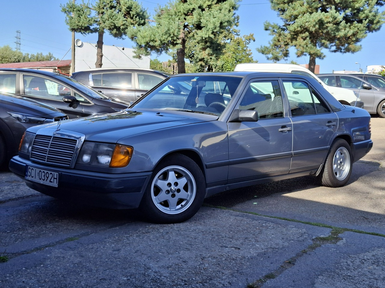 Mercedes-Benz Klasa E | Rwd (Tył) | Manualna | 136 Km | Srebrny