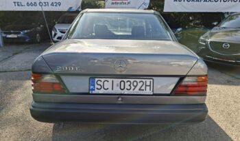 Mercedes-Benz Klasa E | RWD (tył) | Manualna | 136 KM | Srebrny full