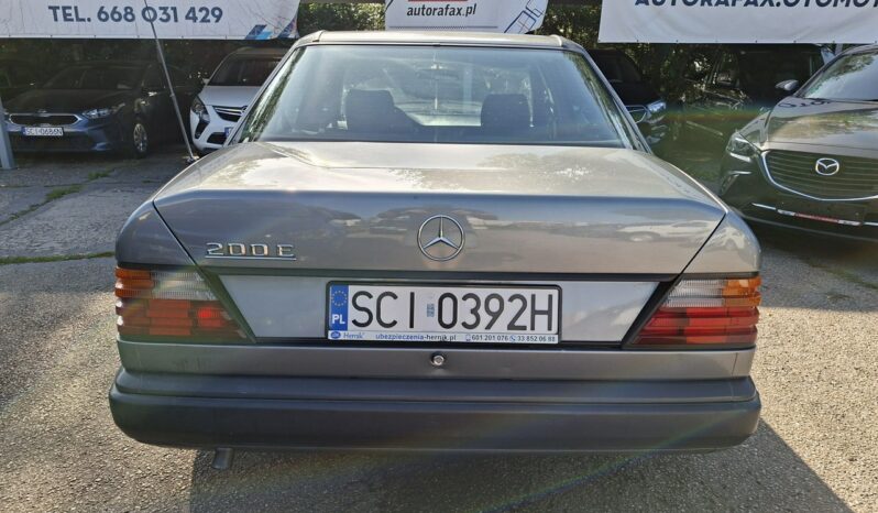 Mercedes-Benz Klasa E | RWD (tył) | Manualna | 136 KM | Srebrny full