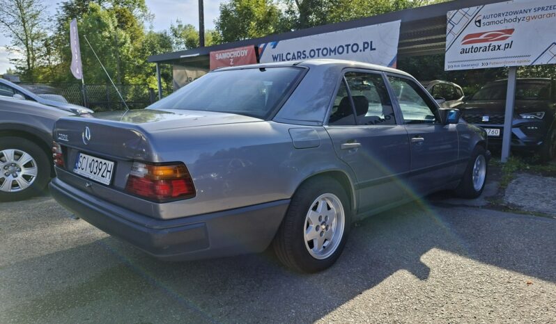 Mercedes-Benz Klasa E | RWD (tył) | Manualna | 136 KM | Srebrny full