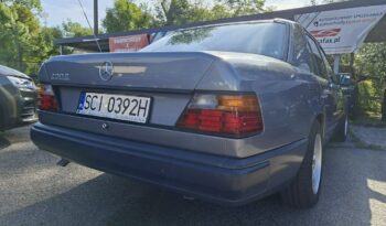 Mercedes-Benz Klasa E | RWD (tył) | Manualna | 136 KM | Srebrny full