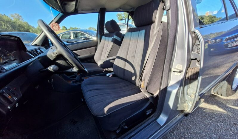 Mercedes-Benz Klasa E | RWD (tył) | Manualna | 136 KM | Srebrny full