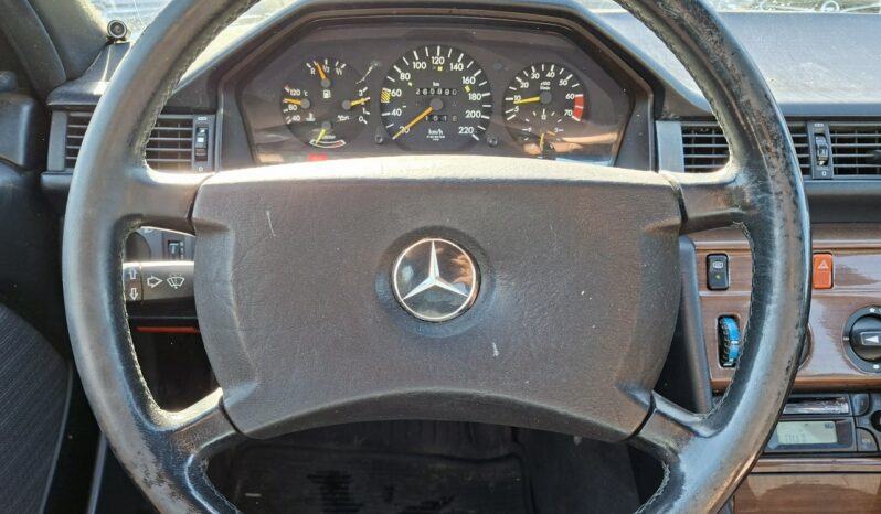 Mercedes-Benz Klasa E | RWD (tył) | Manualna | 136 KM | Srebrny full