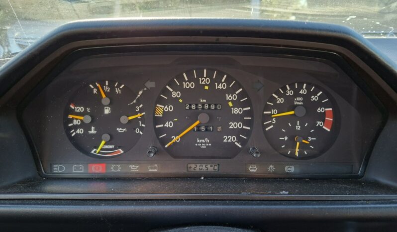 Mercedes-Benz Klasa E | RWD (tył) | Manualna | 136 KM | Srebrny full