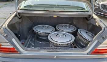 Mercedes-Benz Klasa E | RWD (tył) | Manualna | 136 KM | Srebrny full