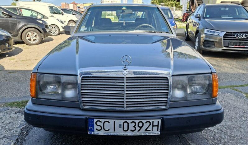 Mercedes-Benz Klasa E | RWD (tył) | Manualna | 136 KM | Srebrny full