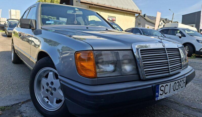 Mercedes-Benz Klasa E | RWD (tył) | Manualna | 136 KM | Srebrny full