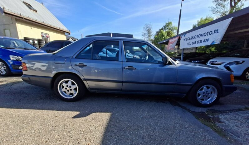 Mercedes-Benz Klasa E | RWD (tył) | Manualna | 136 KM | Srebrny full