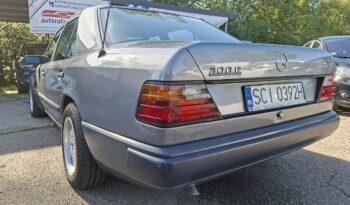 Mercedes-Benz Klasa E | RWD (tył) | Manualna | 136 KM | Srebrny full