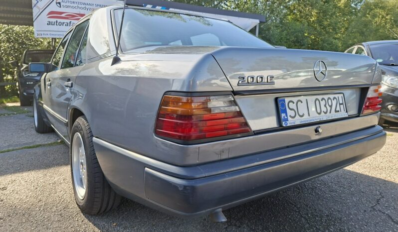 Mercedes-Benz Klasa E | RWD (tył) | Manualna | 136 KM | Srebrny full