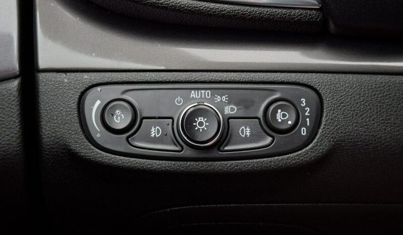 Opel Mokka X | 4×4 (doł. automatycznie) | Manualna | 140 KM | Srebrny full