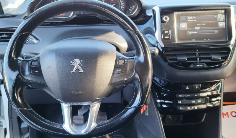 Peugeot 208 | FWD (przód) | Manualna | 100 KM | Biały full