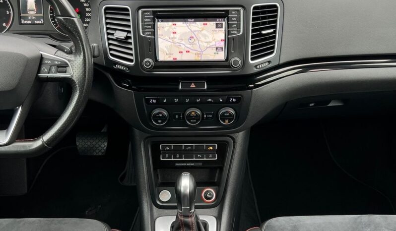 Seat   Alhambra    150 KM    Automatyczna    FWD (przód)    Czarny full