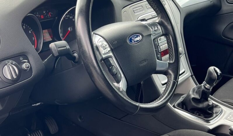 Ford   Mondeo    145 KM    Manualna    FWD (przód)    Szary full