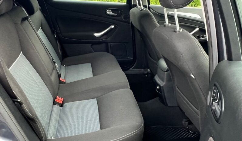 Ford   Mondeo    145 KM    Manualna    FWD (przód)    Szary full
