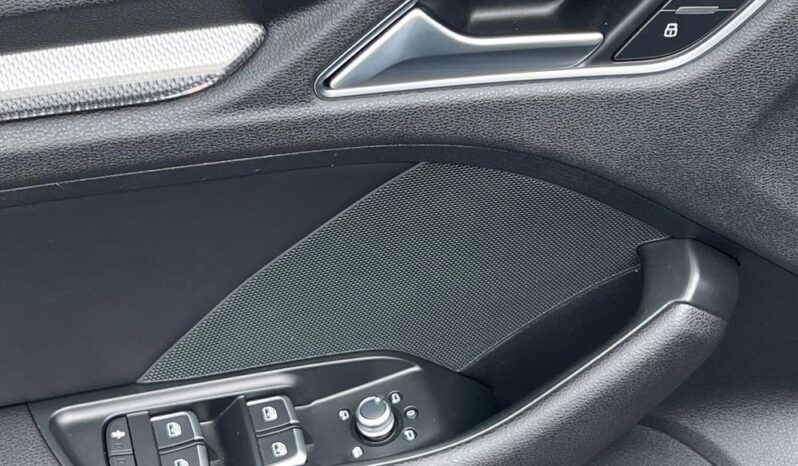 Audi   A3 Sportback    184 KM    Automatyczna    4×4 (stały)    Niebieski full