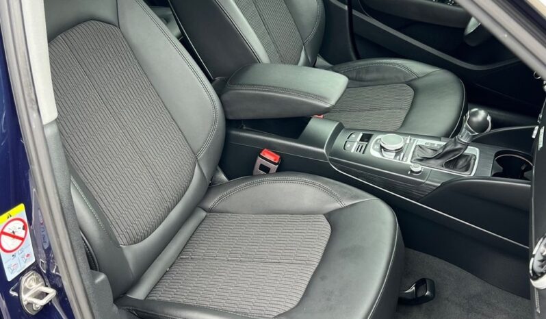 Audi   A3 Sportback    184 KM    Automatyczna    4×4 (stały)    Niebieski full