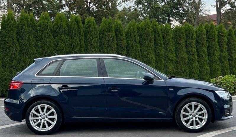 Audi   A3 Sportback    184 KM    Automatyczna    4×4 (stały)    Niebieski full