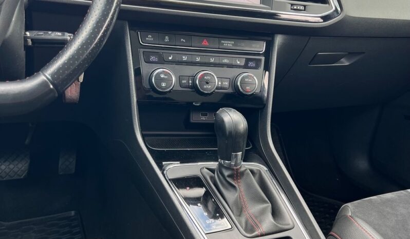 Seat   Leon    150 KM    Automatyczna    FWD (przód)    Czarny full
