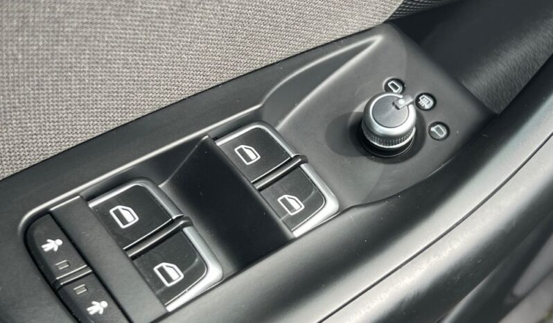 Audi   Q3    150 KM    Automatyczna    4×4 (stały)    Czarny full