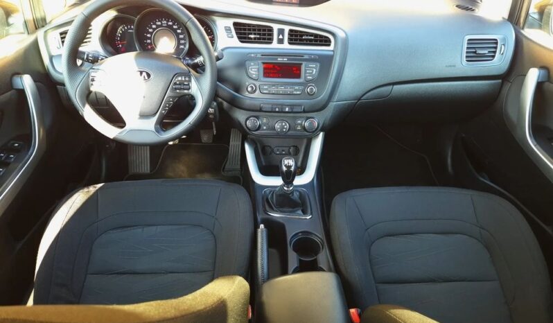 Kia Ceed | FWD (przód) | Manualna | 135 KM | Brązowy full