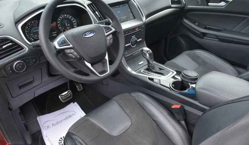 Ford Edge | 4×4 (stały) | Automatyczna | 210 KM | Bordowy full