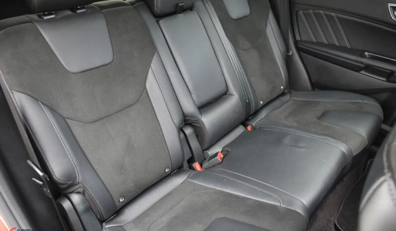Ford Edge | 4×4 (stały) | Automatyczna | 210 KM | Bordowy full