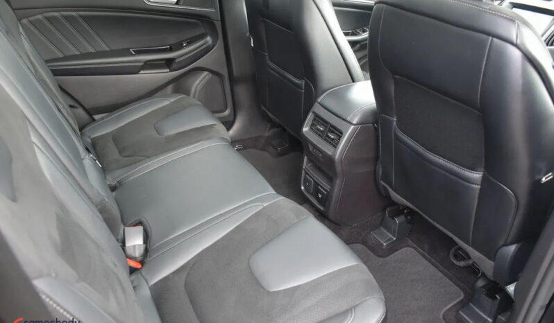 Ford Edge | 4×4 (stały) | Automatyczna | 210 KM | Czarny full