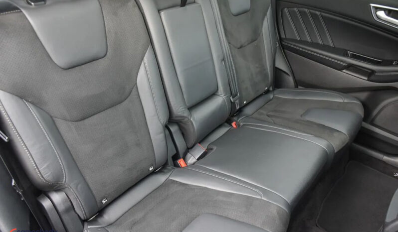 Ford Edge | 4×4 (stały) | Automatyczna | 210 KM | Czarny full