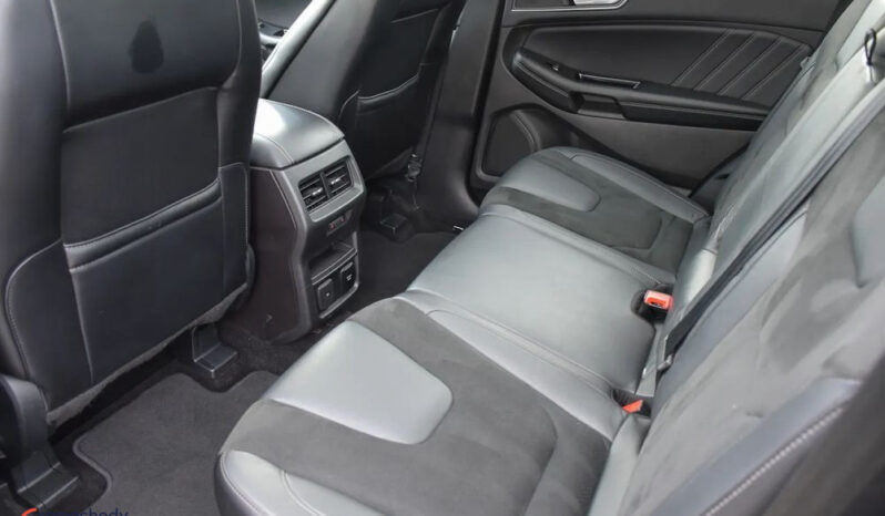 Ford Edge | 4×4 (stały) | Automatyczna | 210 KM | Czarny full