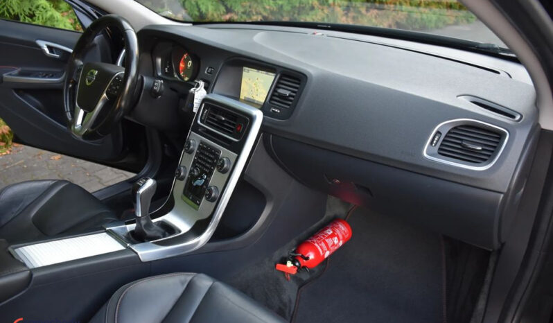 Volvo V60 | FWD (przód) | Manualna | 150 KM | Czarny full