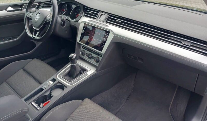 Volkswagen Passat Variant | 2019 | 150 KM | 1968cm3 | Czarny full
