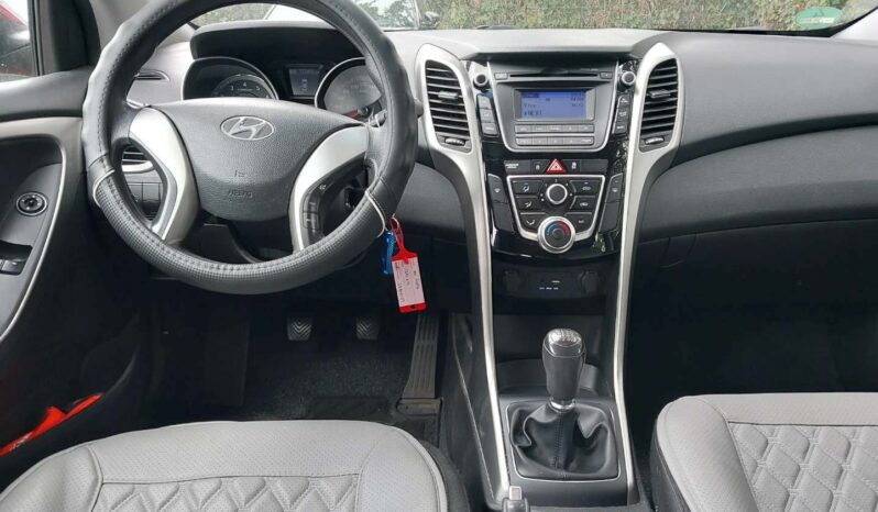 Hyundai i30 | 2015 | 101 KM | 1400cm3 | Czerwony full