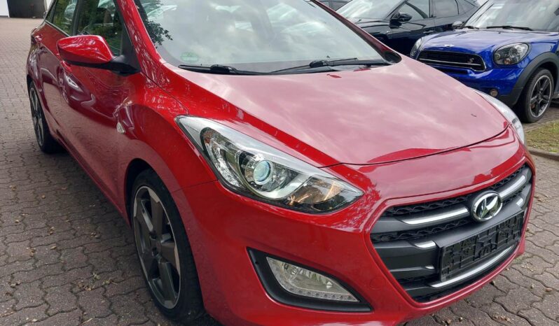 Hyundai i30 | 2015 | 101 KM | 1400cm3 | Czerwony full
