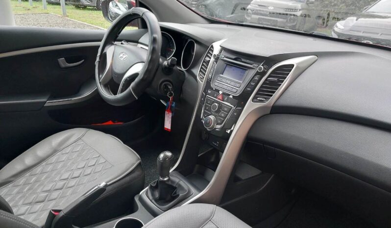 Hyundai i30 | 2015 | 101 KM | 1400cm3 | Czerwony full