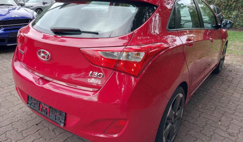 Hyundai i30 | 2015 | 101 KM | 1400cm3 | Czerwony full