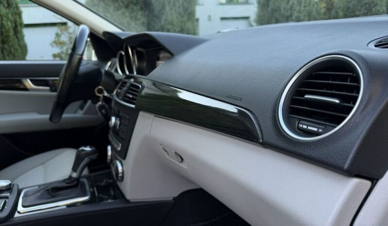 Mercedes-Benz Klasa C | 4×4 (stały) | Automatyczna | 204 KM | Srebrny full