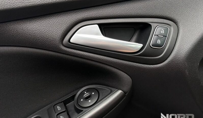 Ford Focus | FWD (przód) | Manualna | 125 KM | Granatowy full
