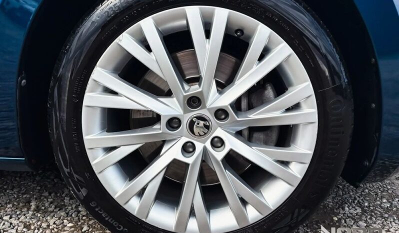 Skoda Superb | 4×4 (doł. ręcznie) | Automatyczna | 280 KM | Granatowy full