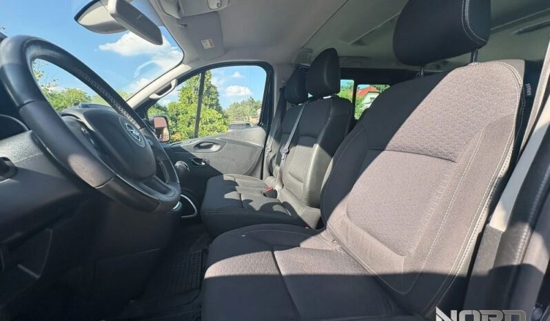 Opel Vivaro | FWD (przód) | Manualna | 125 KM | Czarny full