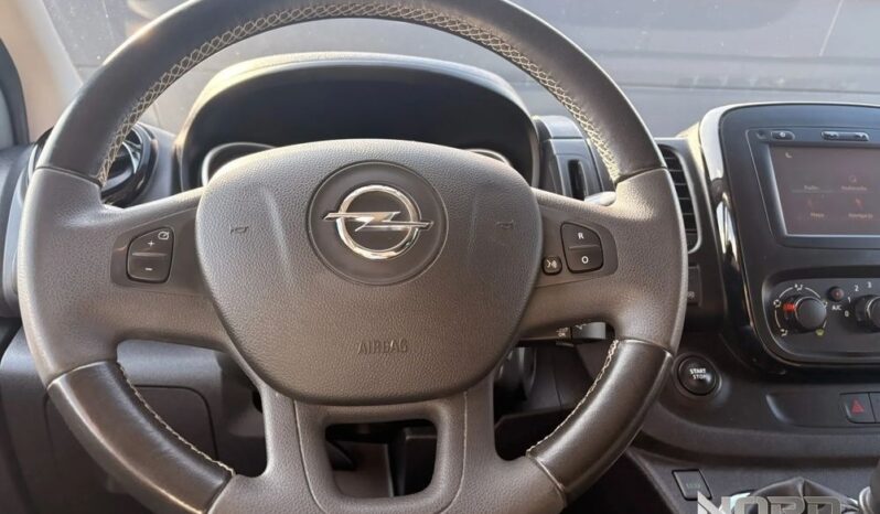 Opel Vivaro | FWD (przód) | Manualna | 125 KM | Czarny full